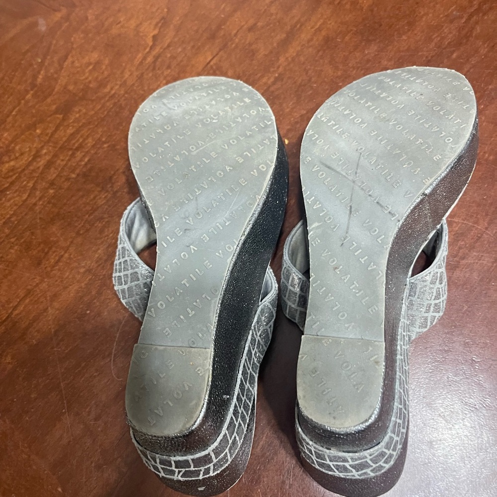 Volatile Sandals flip flops platform - Picture 11 of 11